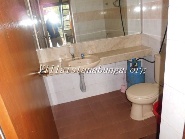 Villa Istana Bunga Villa Hari 1 Kamar - Penginapan di Lembang
